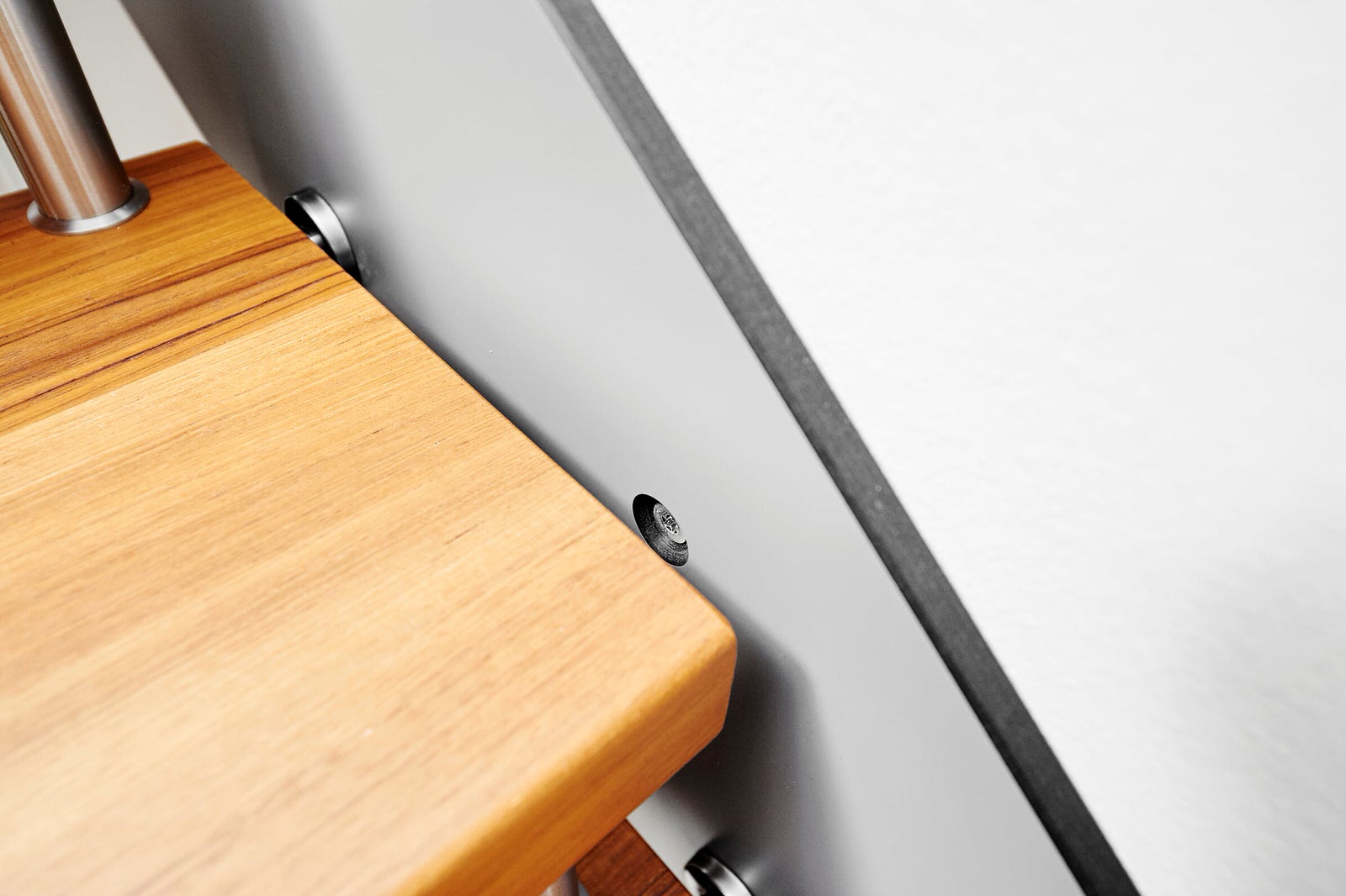 консольная лестница из бирманского тика