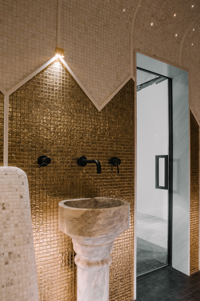 Черная фурнитура в хамаме.