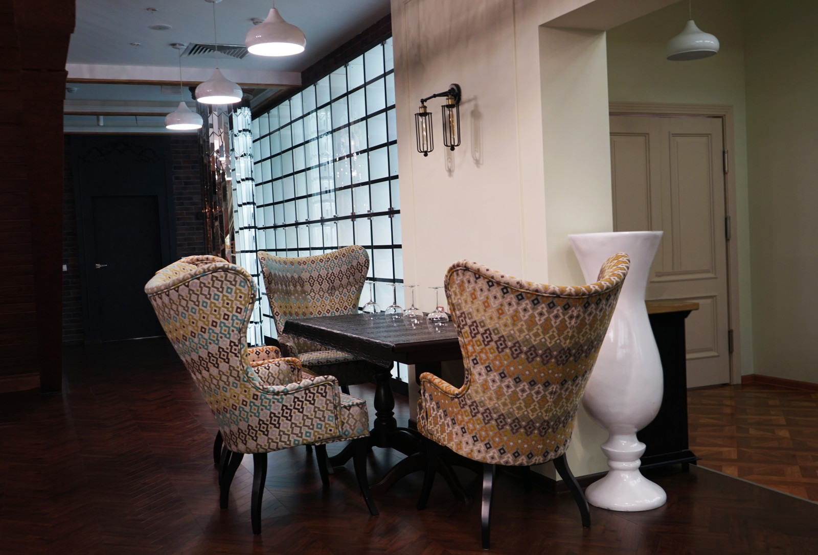 Кресло «Корфур Модерн» в интерьере ресторана