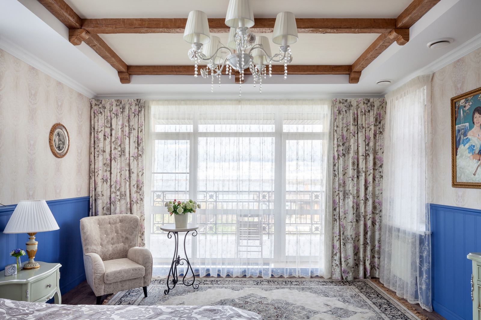 Двухэтажный дом с цокольным этажом и мансардой