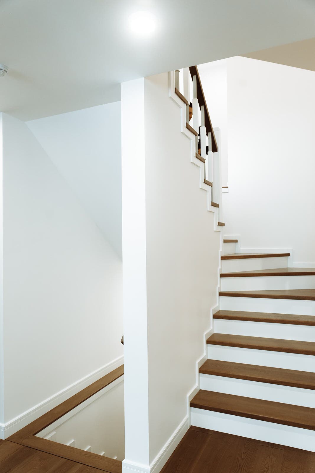 Проект 5 - Обшивка 3х этажей бетонной лестницы дубом