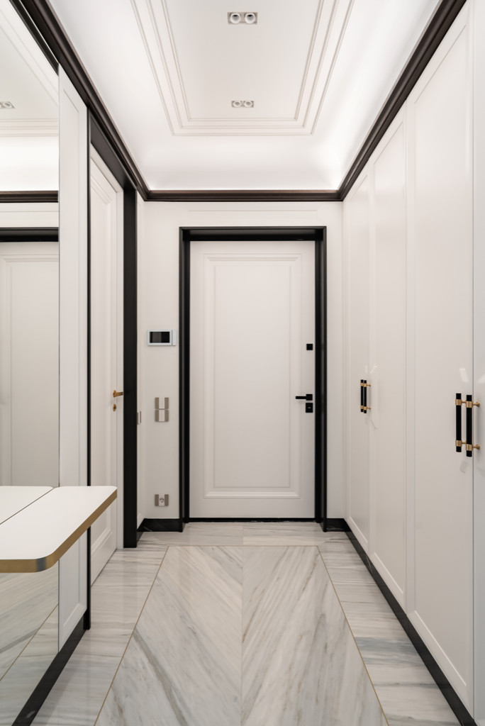 Шикарная квартира с белой мебелью