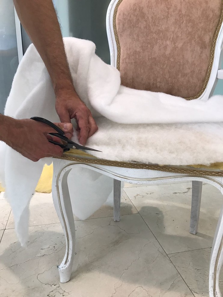 Своими руками: Как поменять обивку мягкого стула