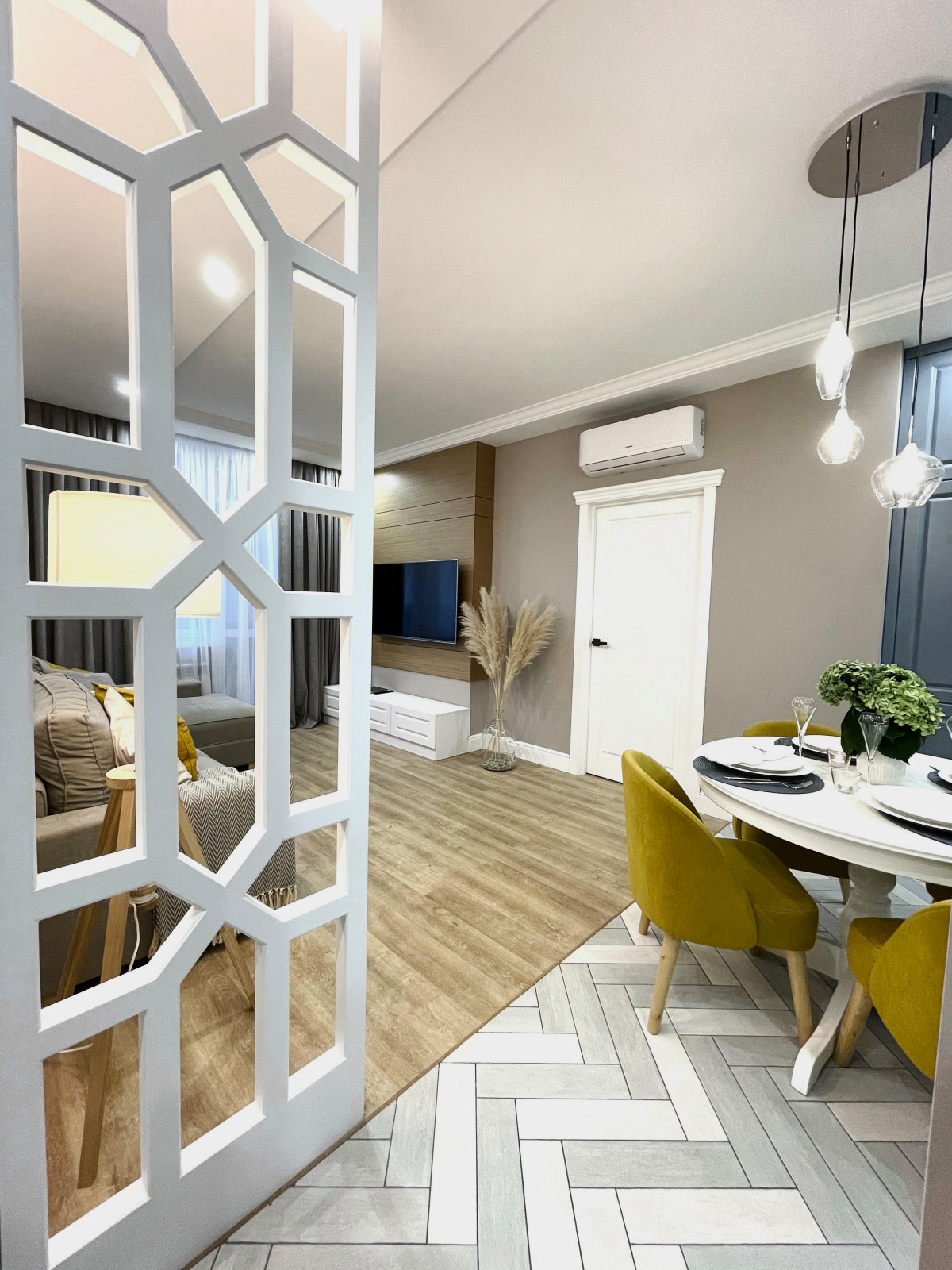 Реализованный проект квартиры с солнечными акцентами.