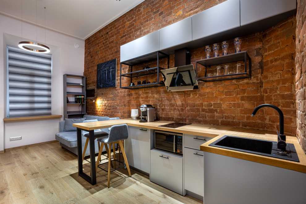 Объект в старом фонде на Таврической улице(г. Санкт-Петербург)