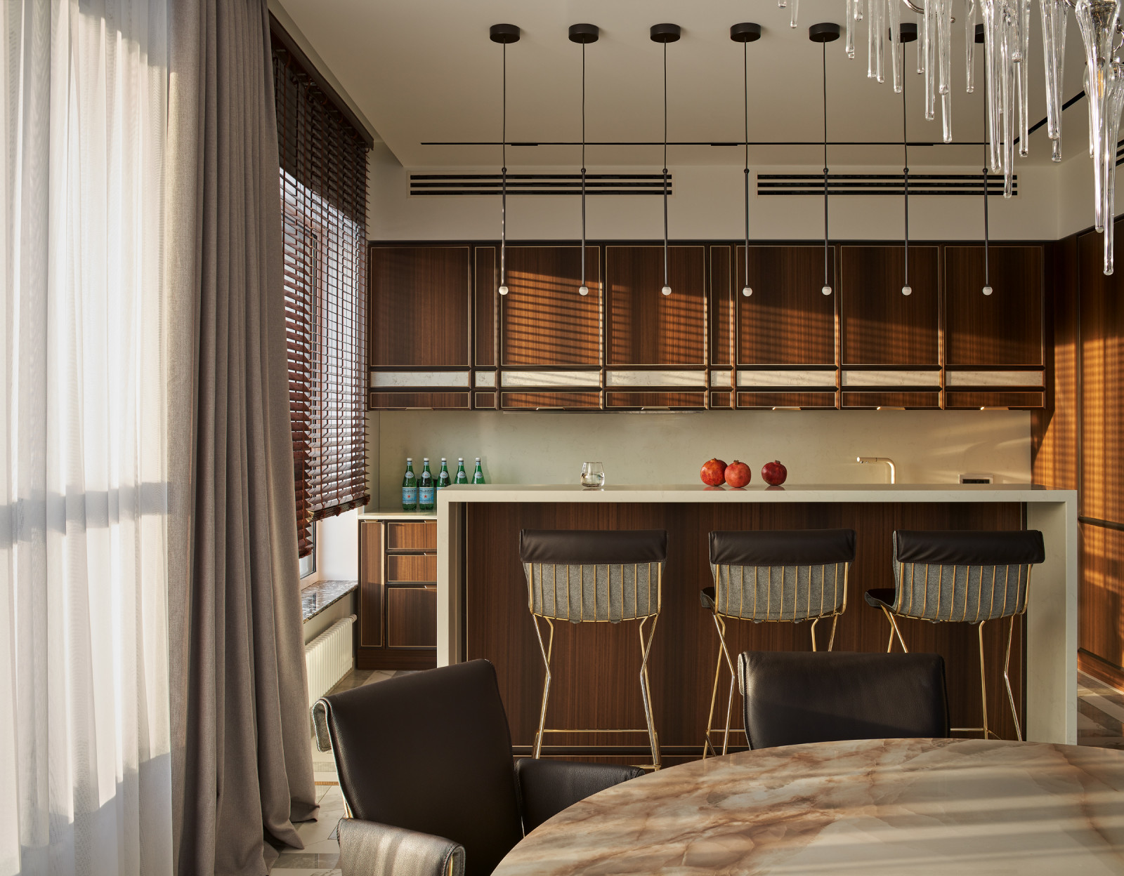 Барная стойка и кухня