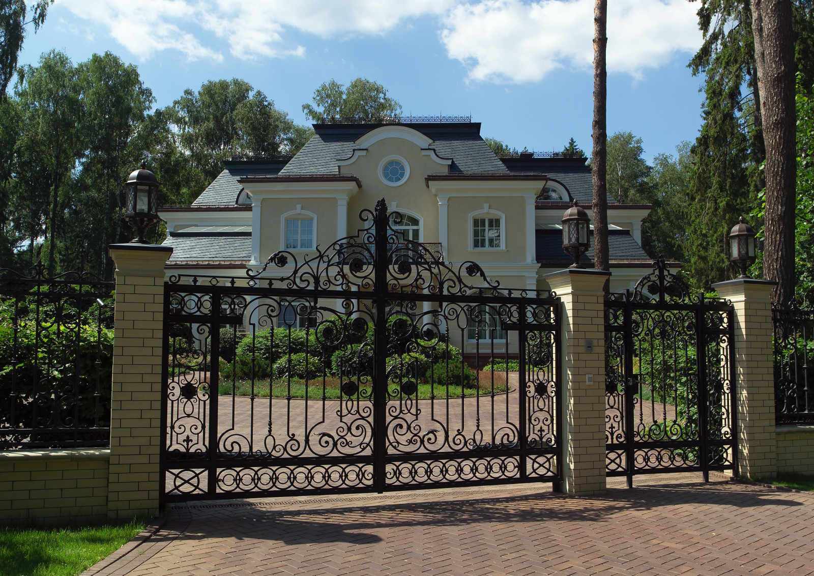 Студия Олега Резникова