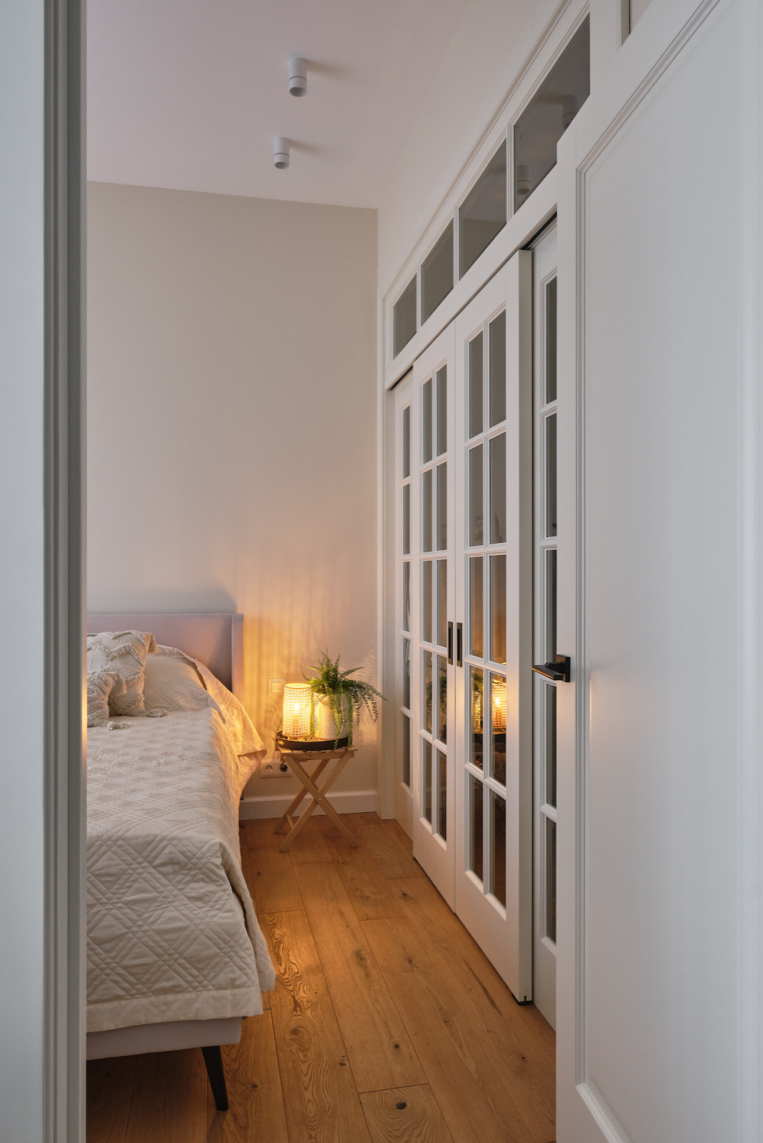 Кантри Г-2 Ral 9010 в квартире современного стиля