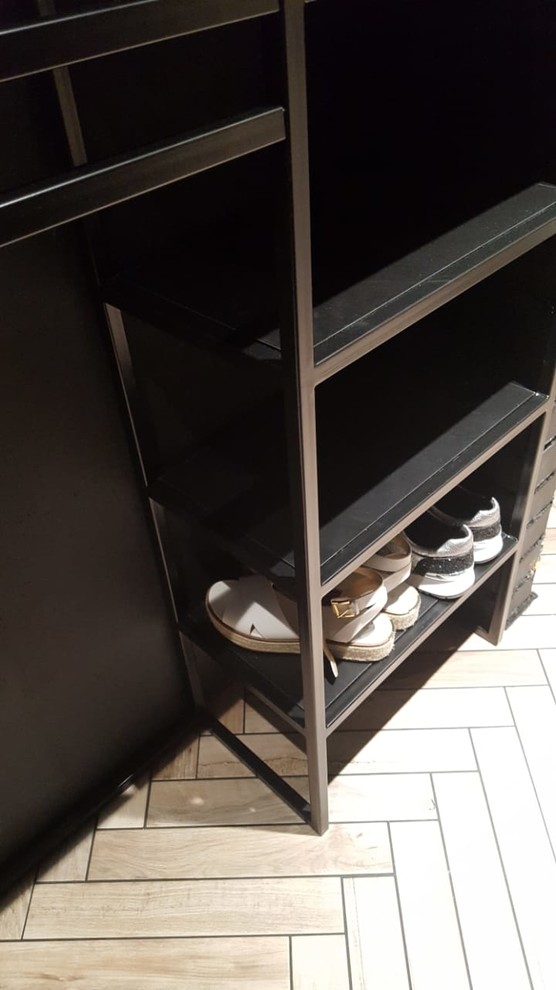 Обложка проекта: чёрная на чёрном. гардеробная на петровском острове