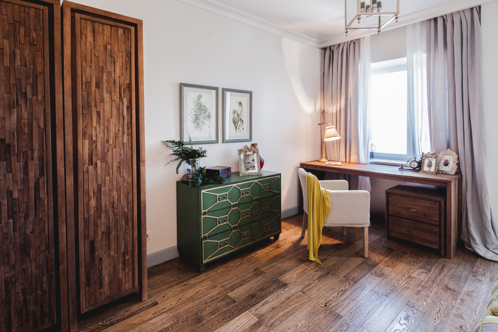 Проект недели: Кабинет в колониальном стиле с тиком и папоротником