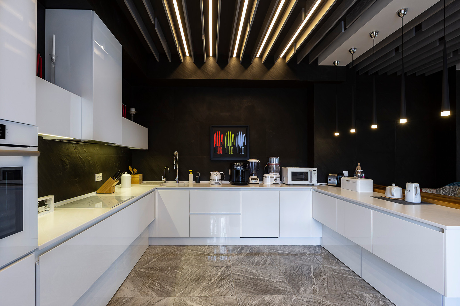 Дом с серебристыми стенами / House with silver walls