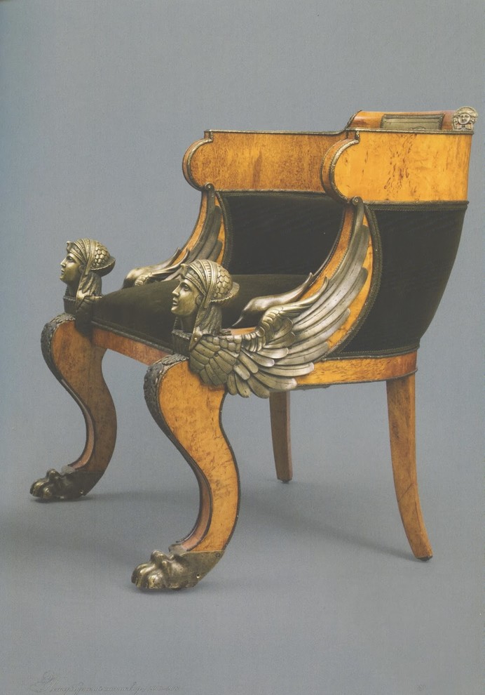 Кресло с декоративными деталями и элементами из бронзы