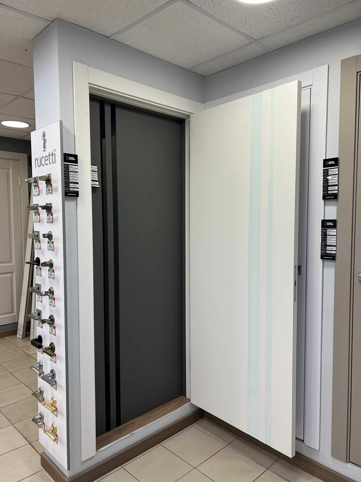 Интерьер магазина-салона Киров, Герцена, 88, цокольный этаж