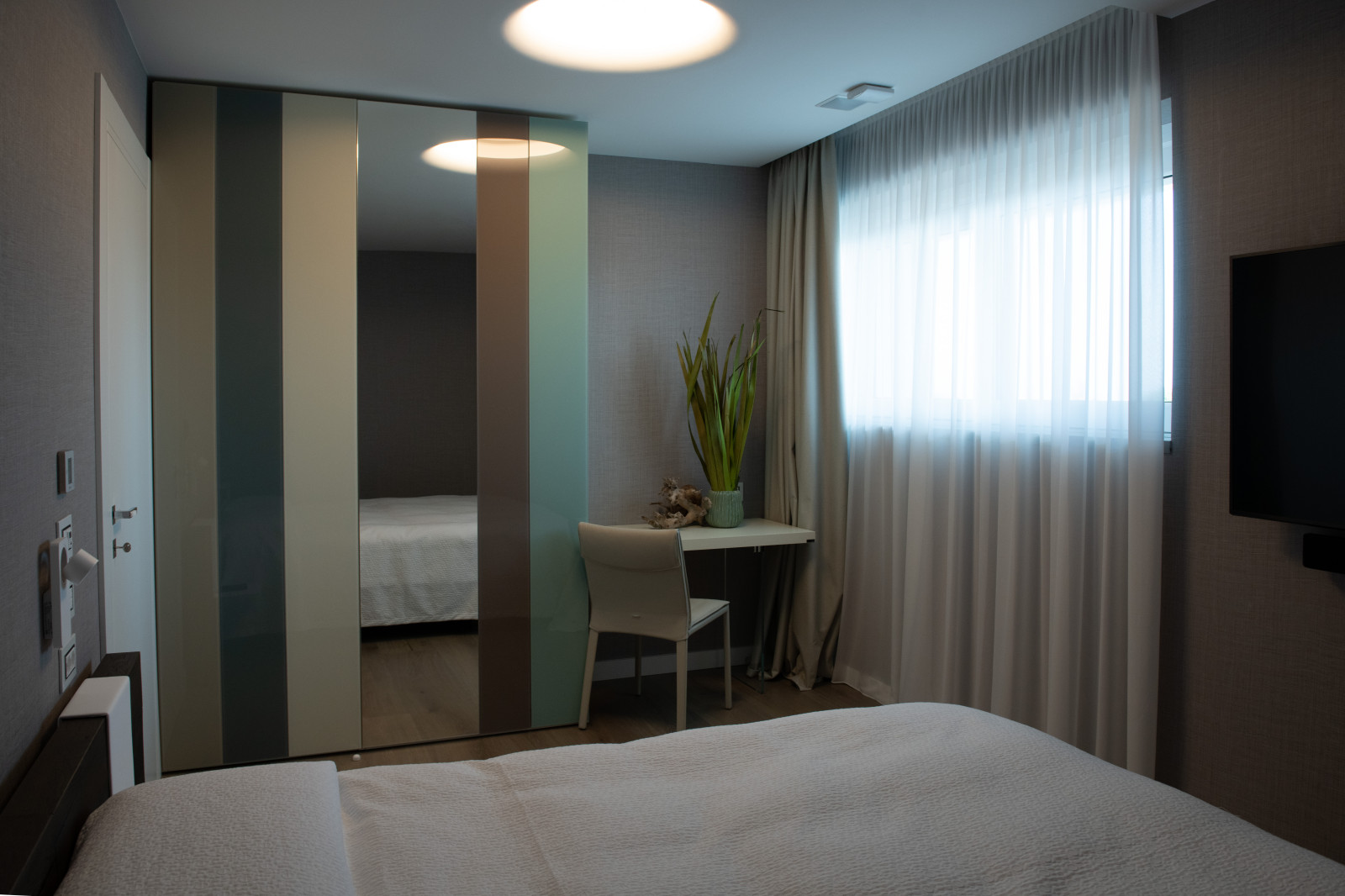 Интерьер апартамента в HPA, Паденге-Суль-Гарда, Италия