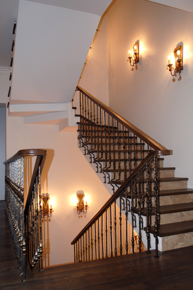 ЛЕСТНИЧНЫЙ ХОЛЛ