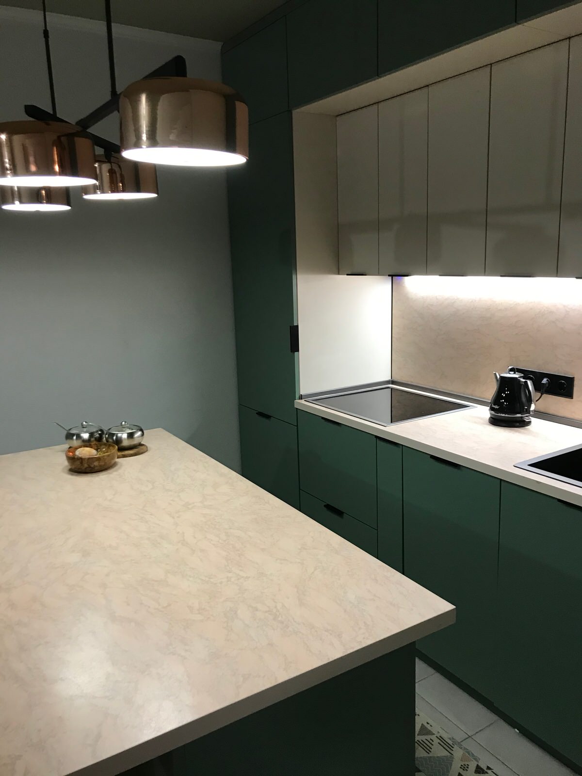 Прямая кухня с островом (ЖК Mещерский лес)