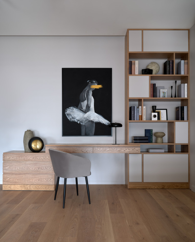 Монохром с деревянными акцентами.Дизайн Анастасия Волчкова.Публикация Elle Decor