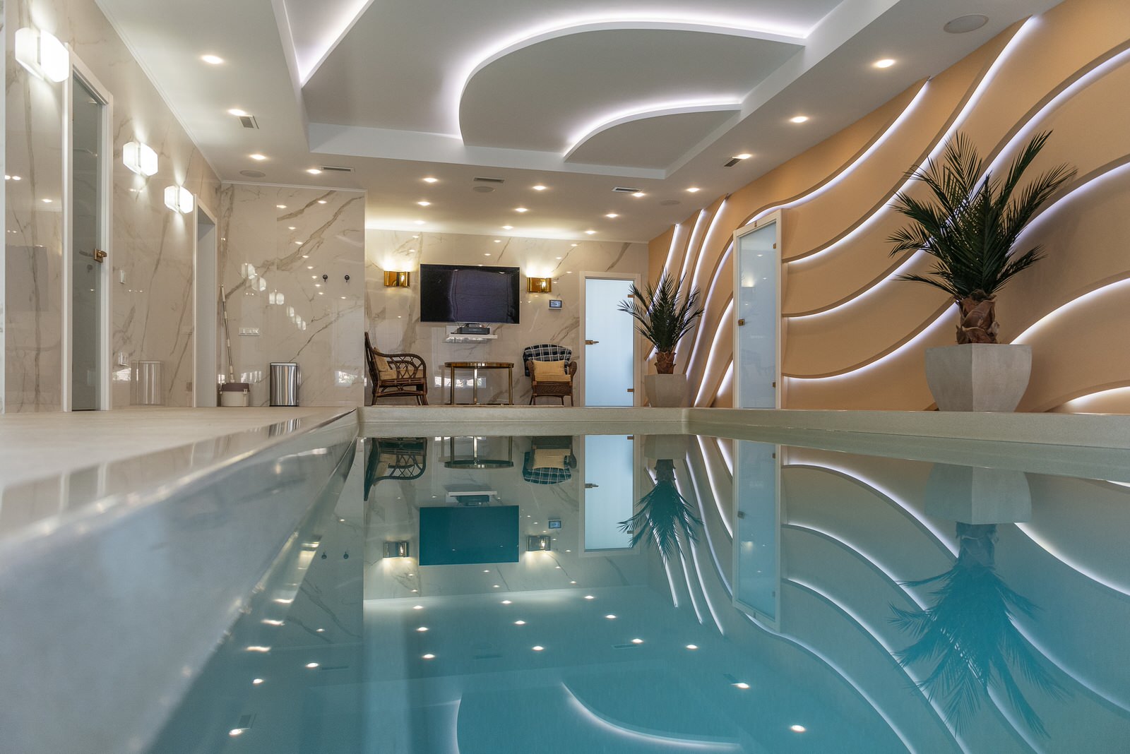 Дом с бассейном