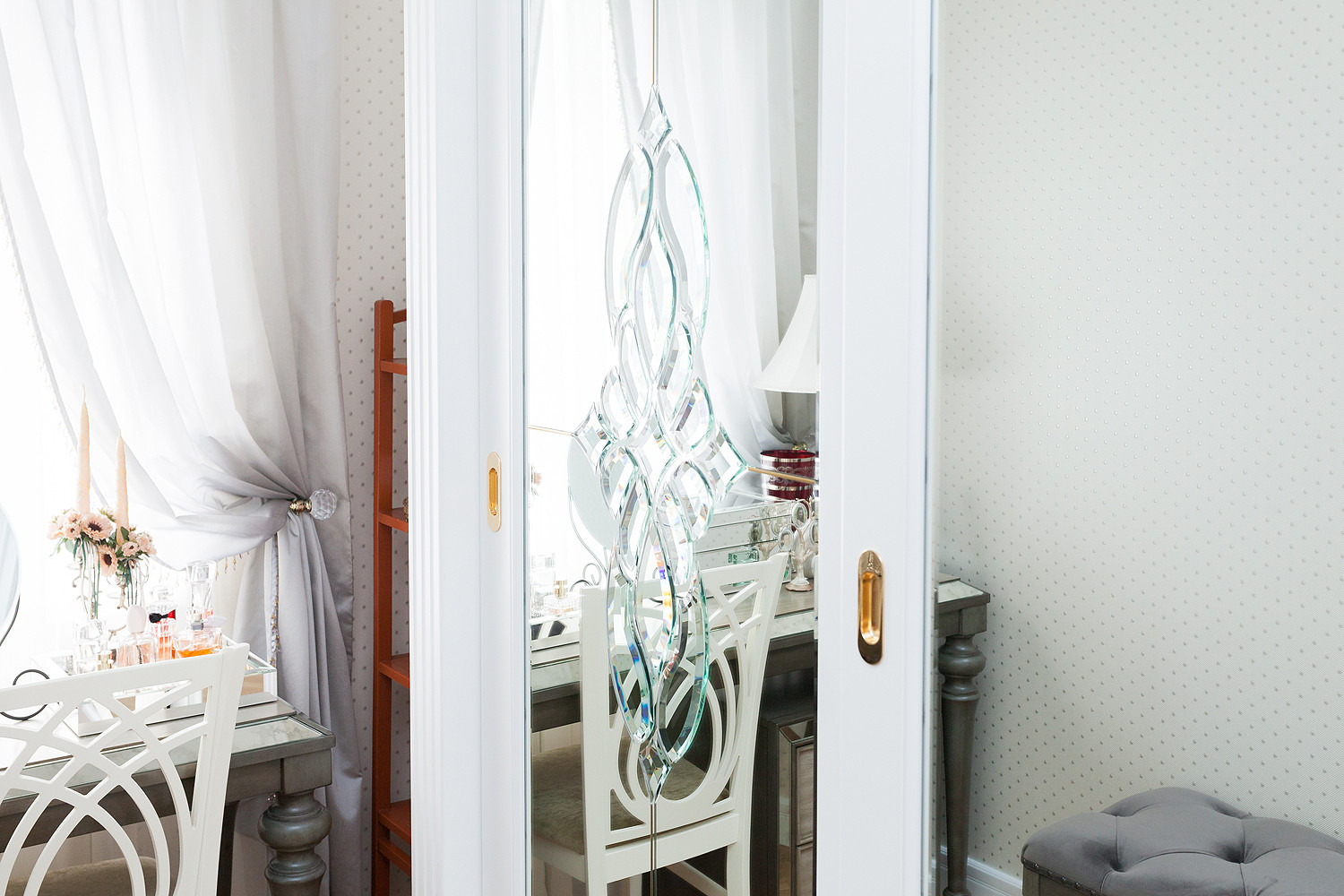 Шкаф купе с зеркальными фасадами