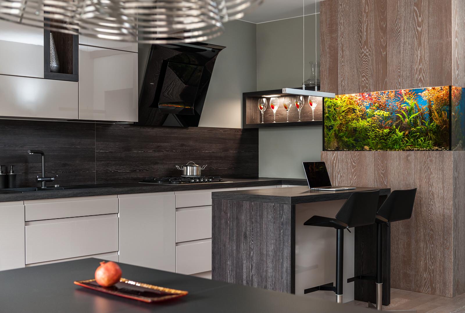 Яркий серый