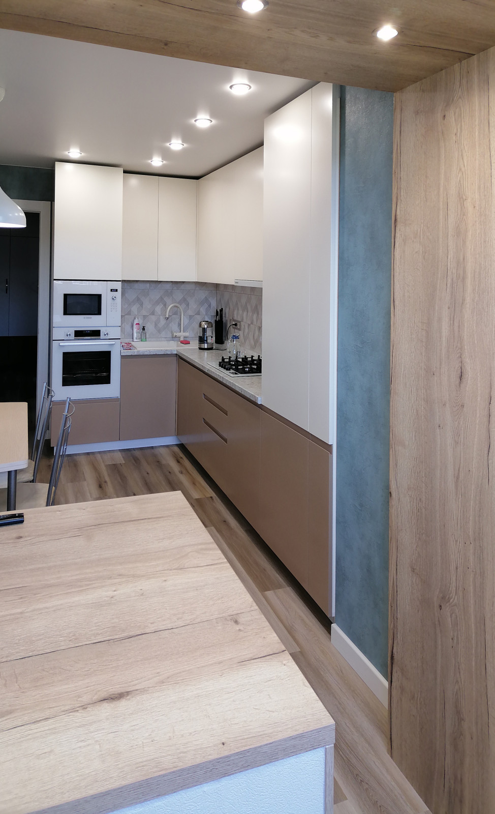 Двухкомнатная квартира с зонированием гостиной