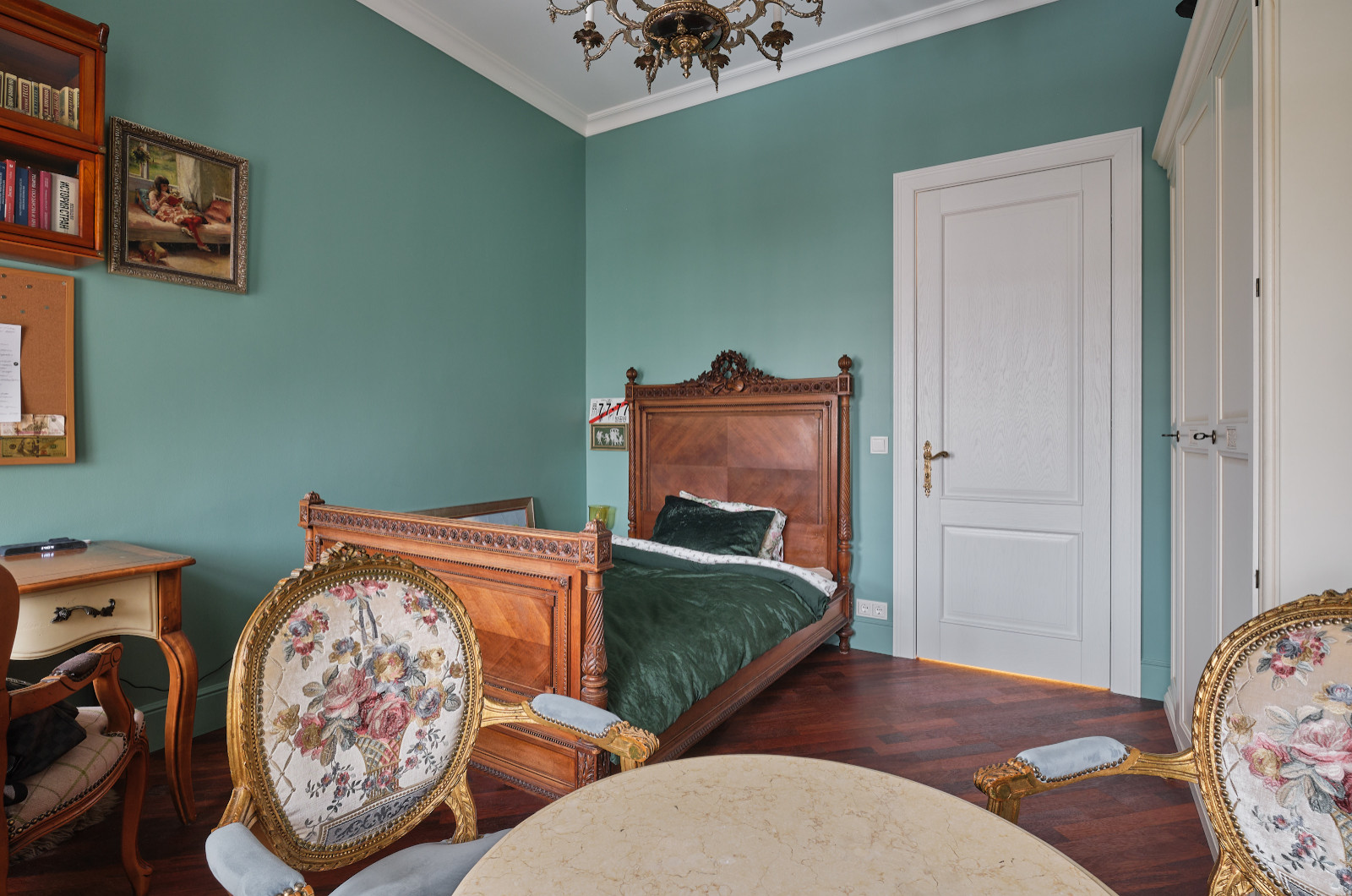 Классический интерьер с Орлеаном в отделке дуб