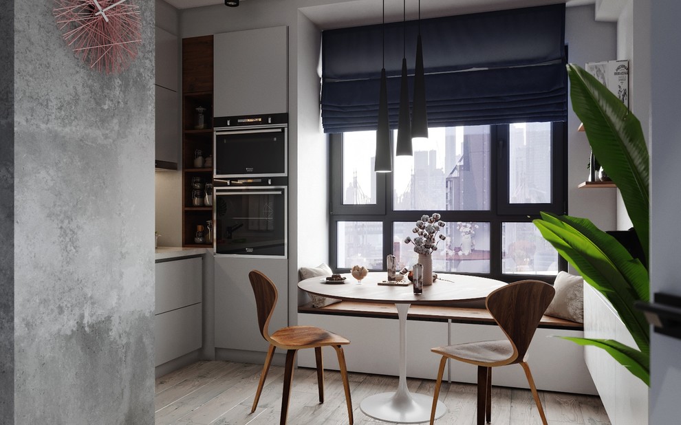 Обеденная зона у окна стала центром композиции на кухне.