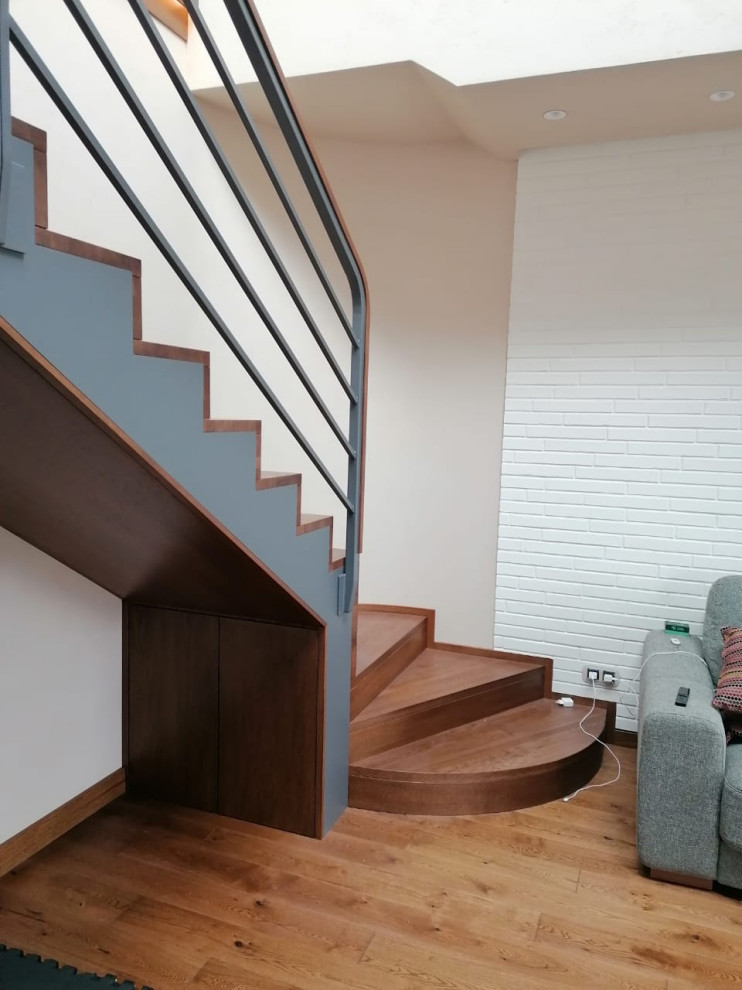 комбинированная металлическая лестница в лофте