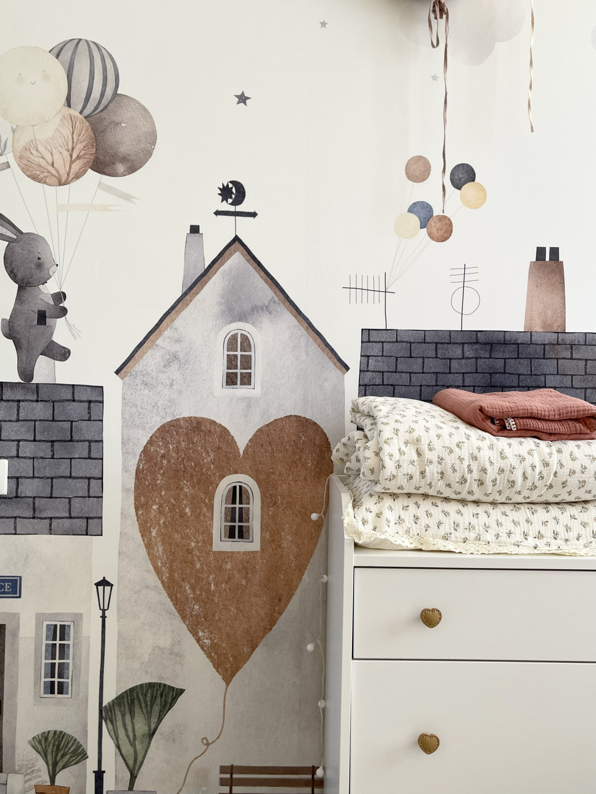 Интерьер детской комнаты для девочки