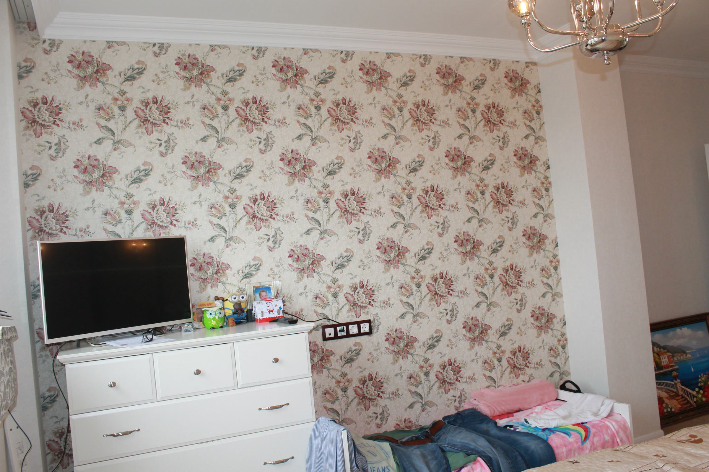 Квартира в стиле современной классики в фиолетовых тонах