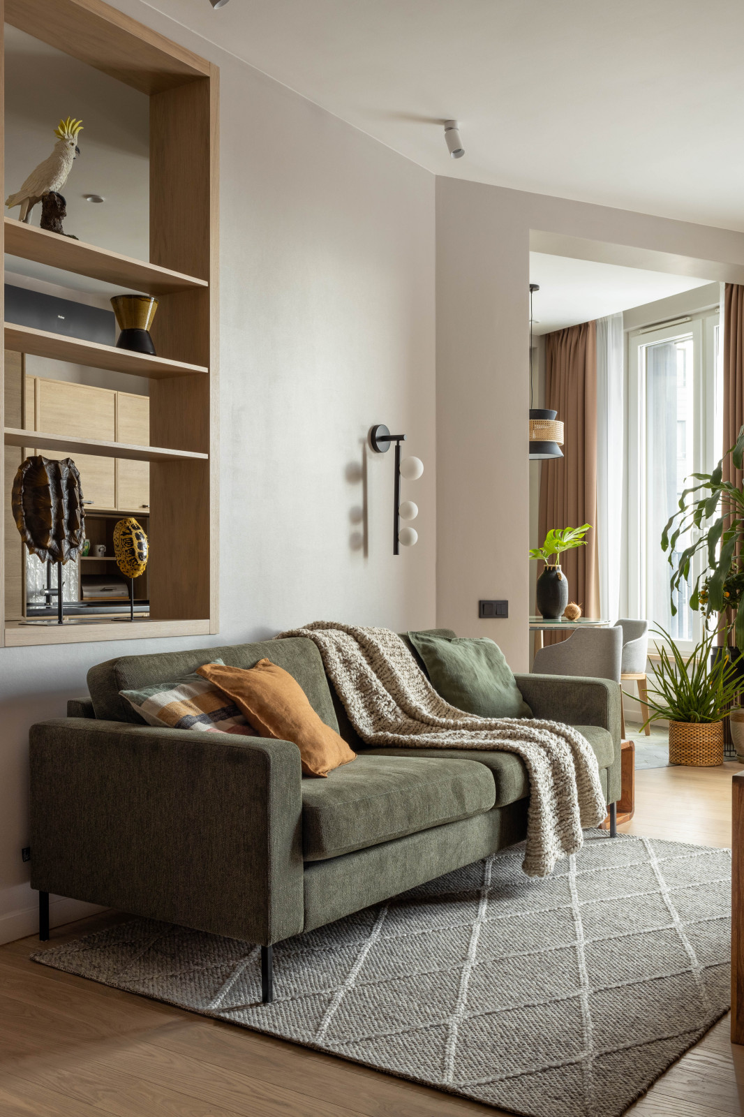 квартира с попугаями