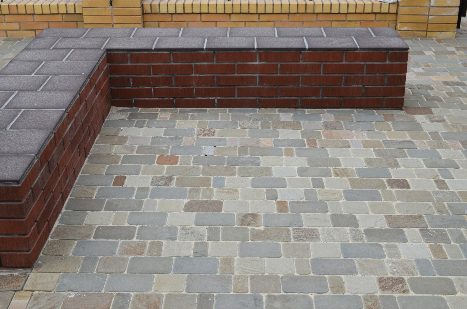 Обложка проекта: Мощение натуральным камнем песчаником во дворе