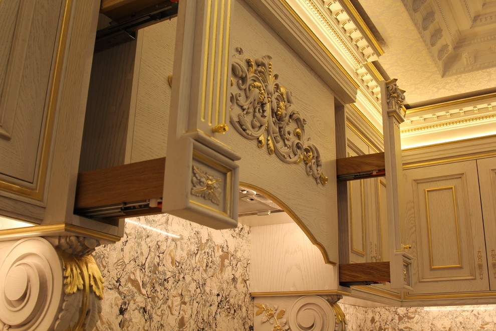 Двухэтажная квартира в Павловске. От классики до первобытного.