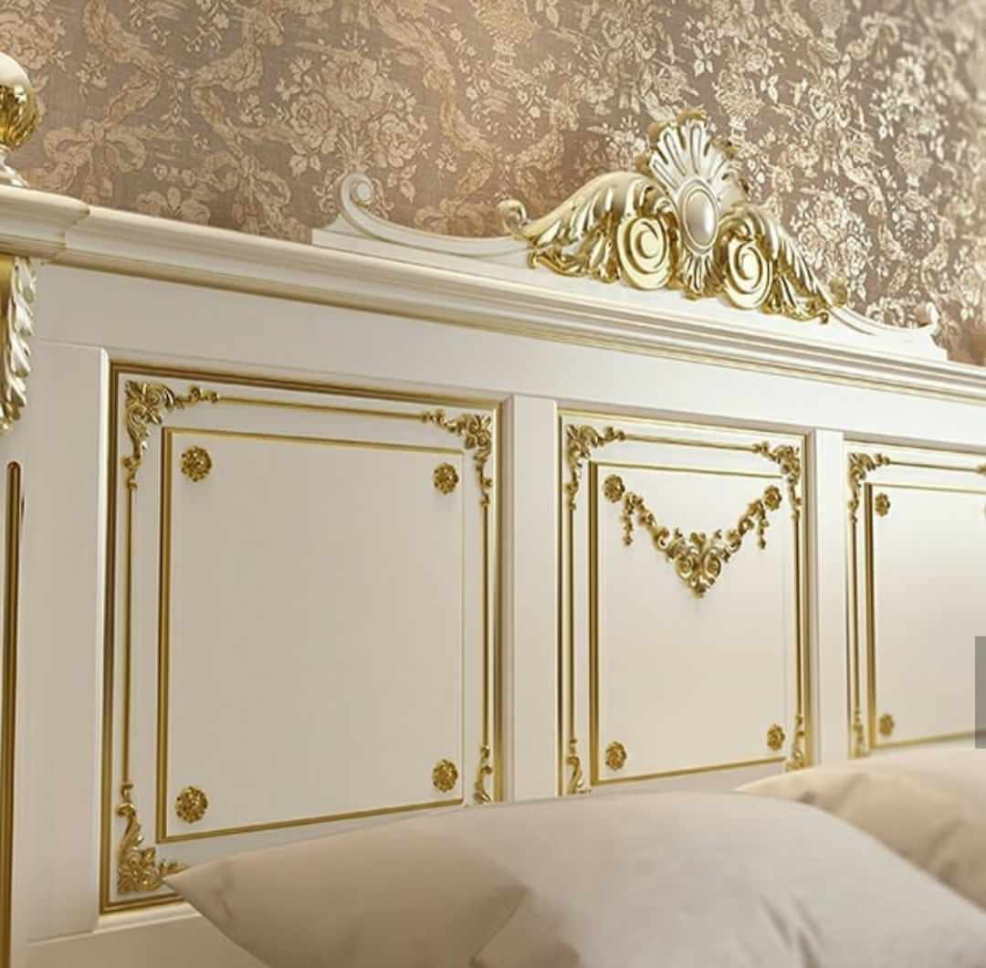 Оформление кровати в спальне.