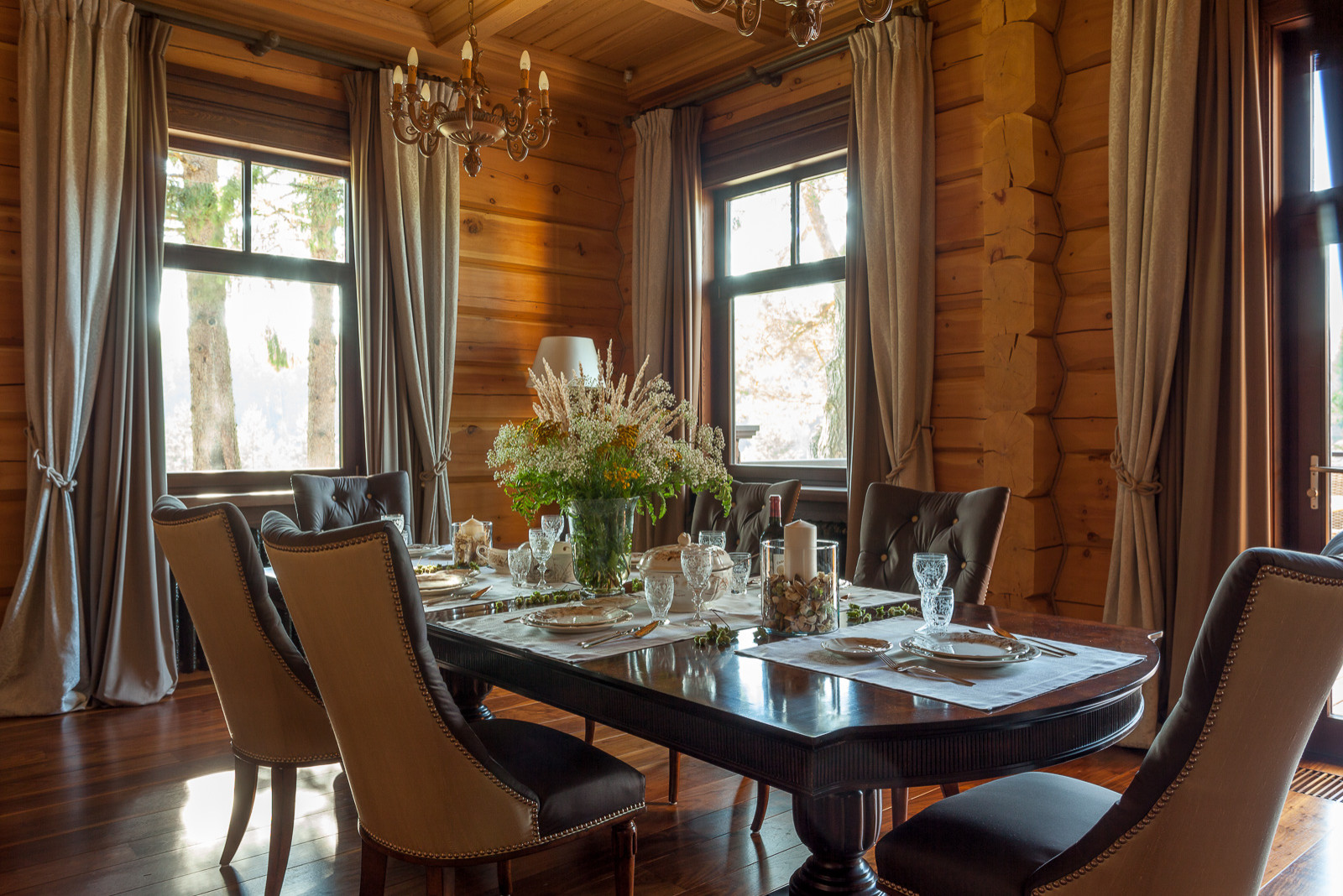 Деревянный дом в классическом стиле