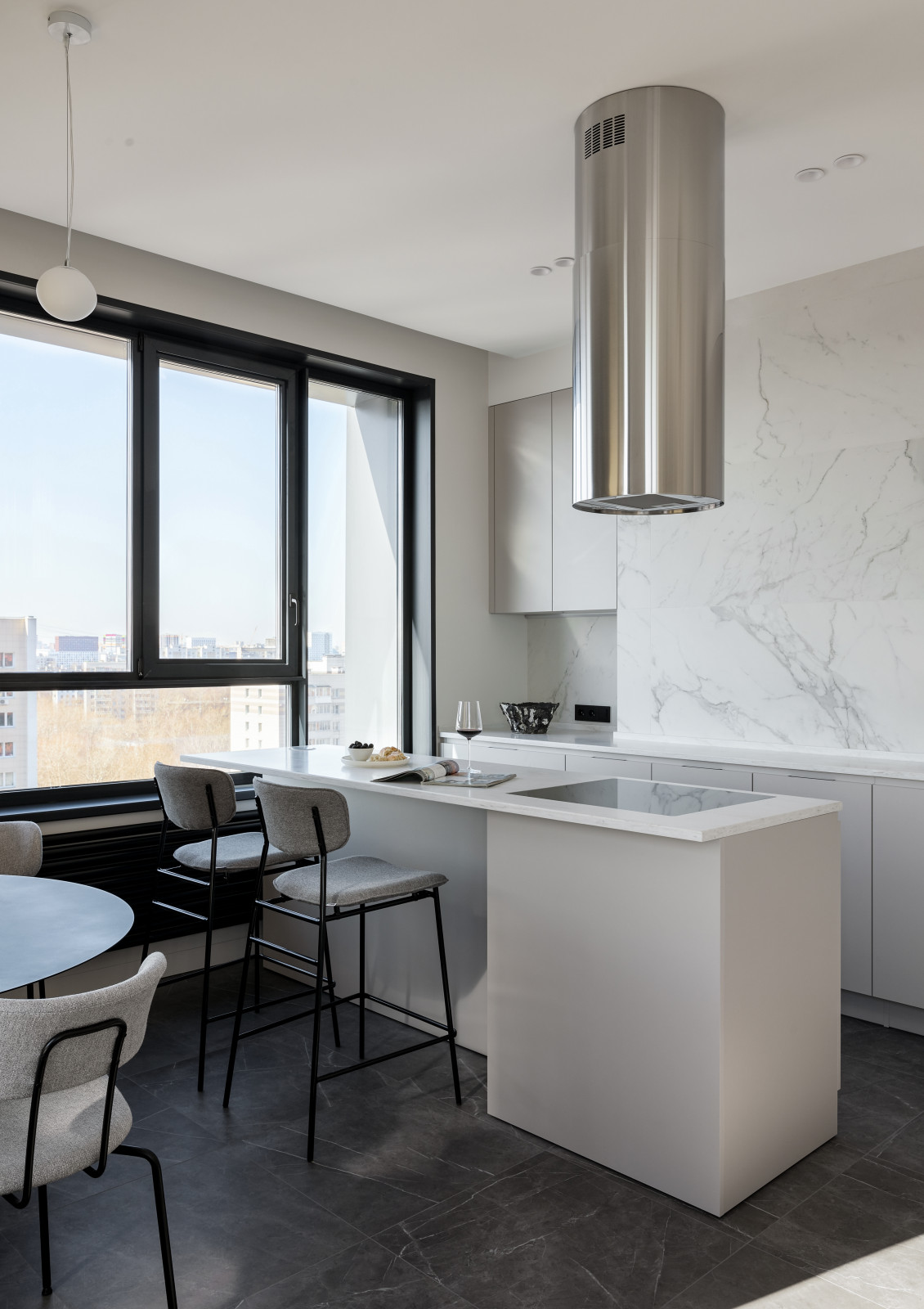 Stylish apartment with masterbedroom and home office