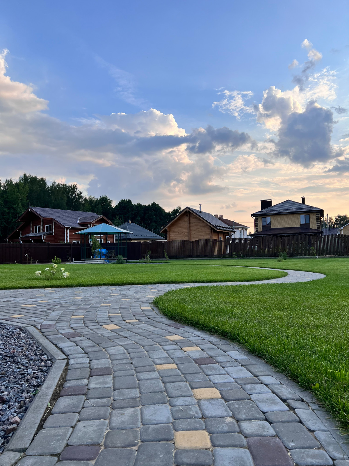 Ландшафтный дизайн территории частного владения в КП "Земляничная поляна"