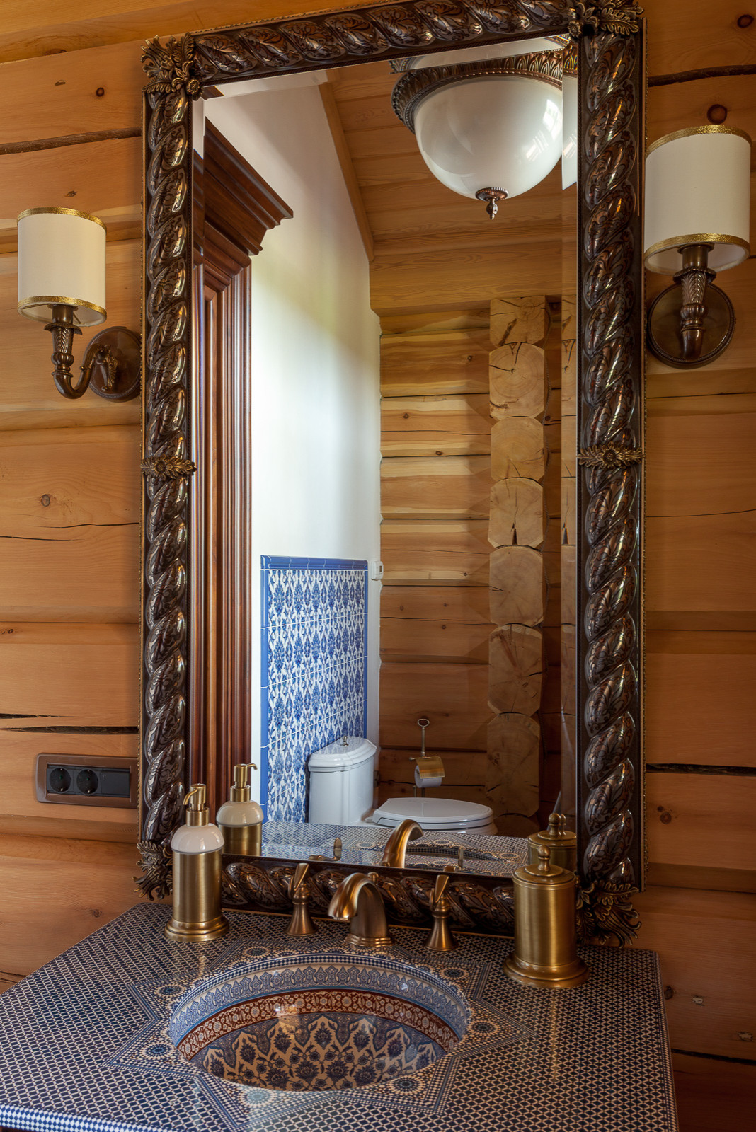 Деревянный дом в классическом стиле