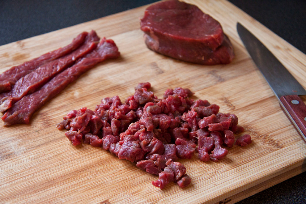 Рецепт: Антипохмельная брускетта с тартаром и яйцом