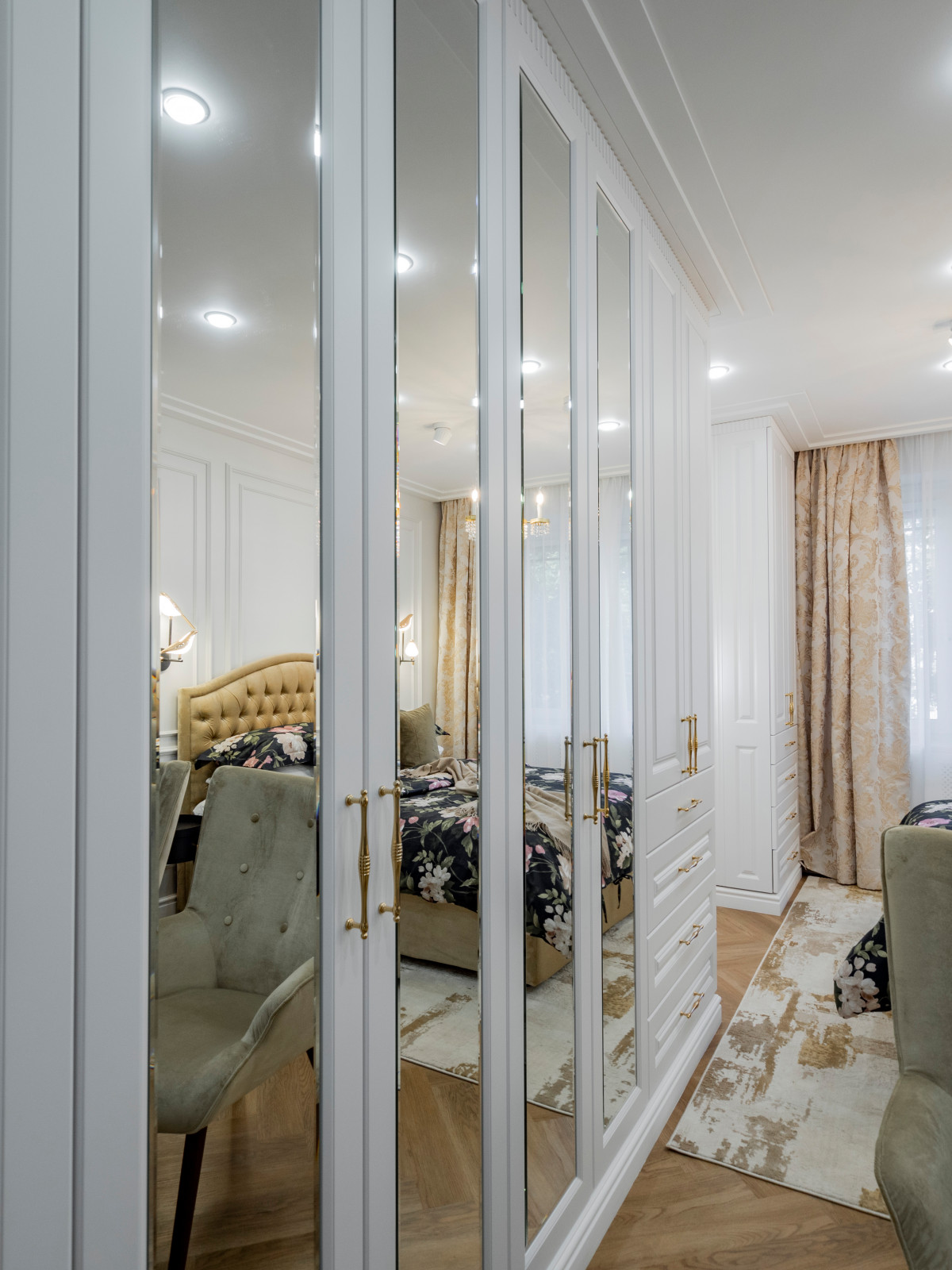 Стильная меблировка спальни