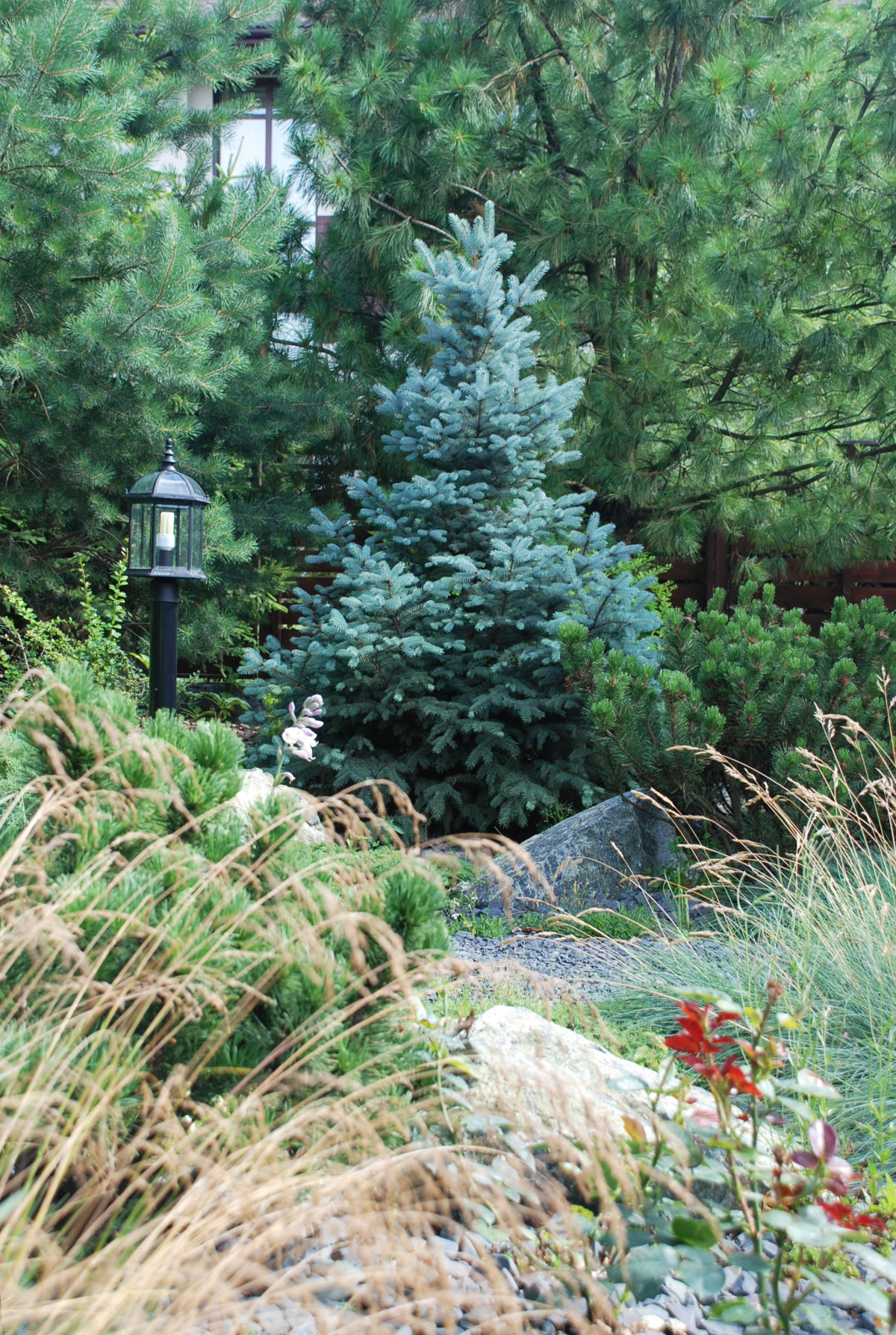 Вопрос: Что учесть в дизайне участка при таунхаусе