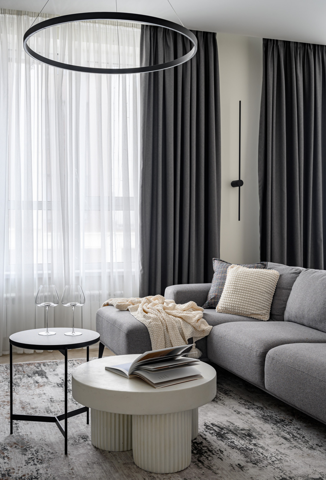 Обложка проекта: Публикация в журнале REDESIGN.  Реализованный дизаин-проект в "ЖК Огни"