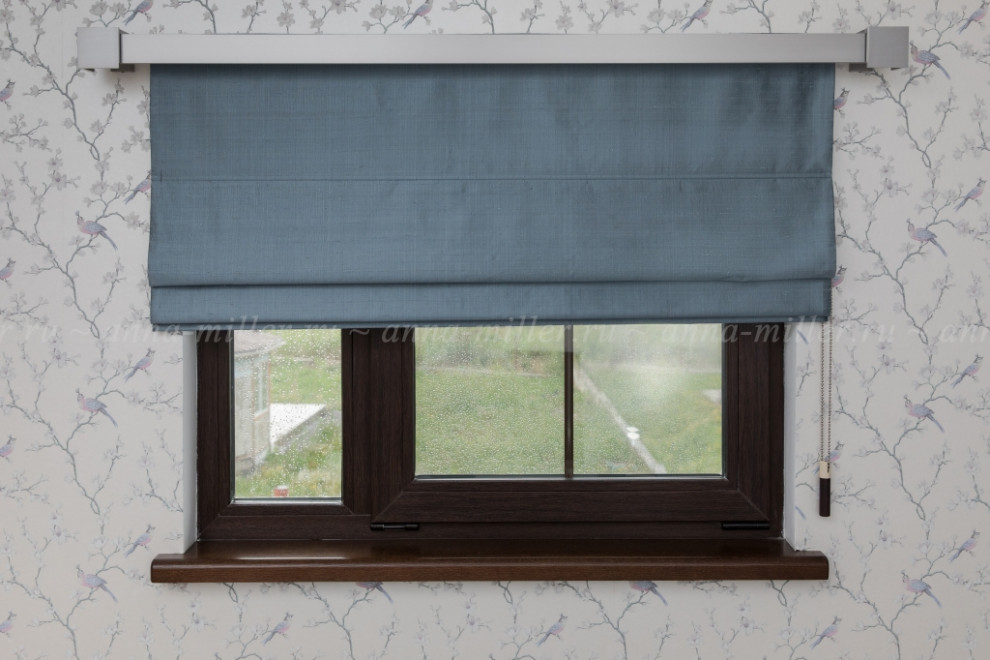 Однотонный тренд: шторы для загородного дома