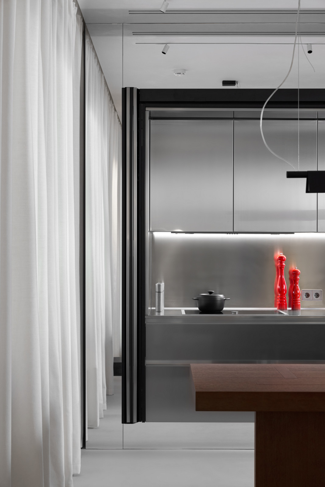 Кухня в металле