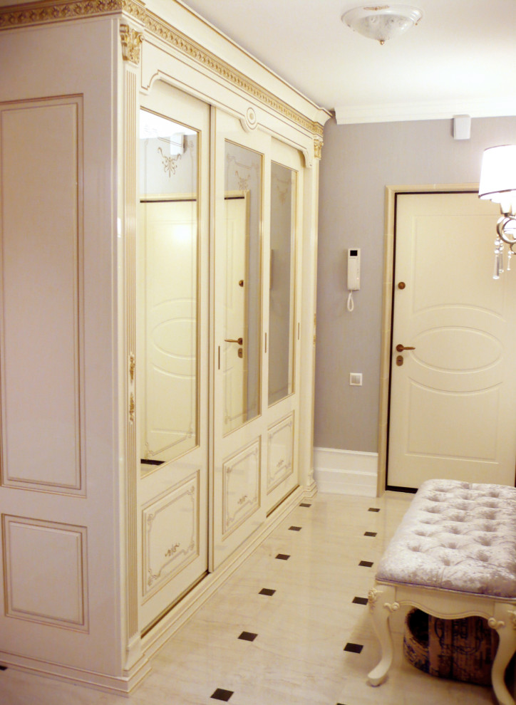 Мебель и аксессуары для прихожей.