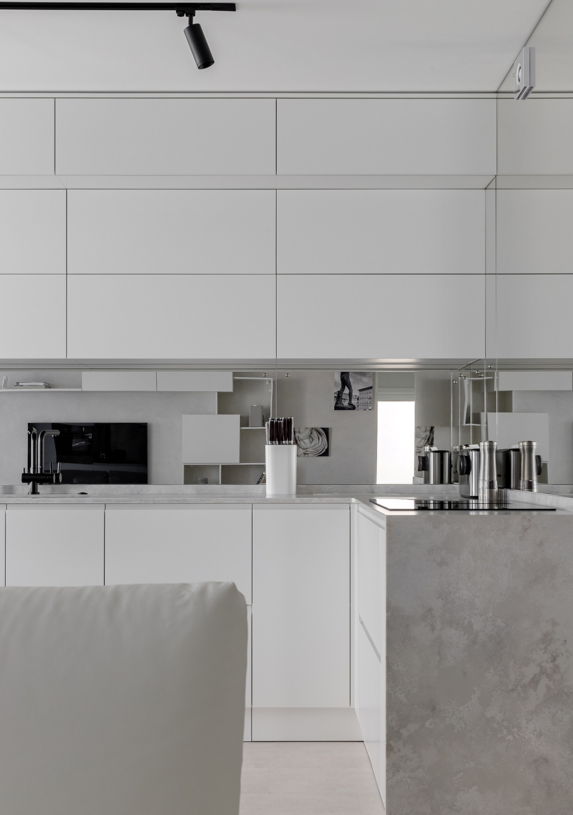 Реализация проекта трехкомнатной квартиры "ЖК на Высоте"