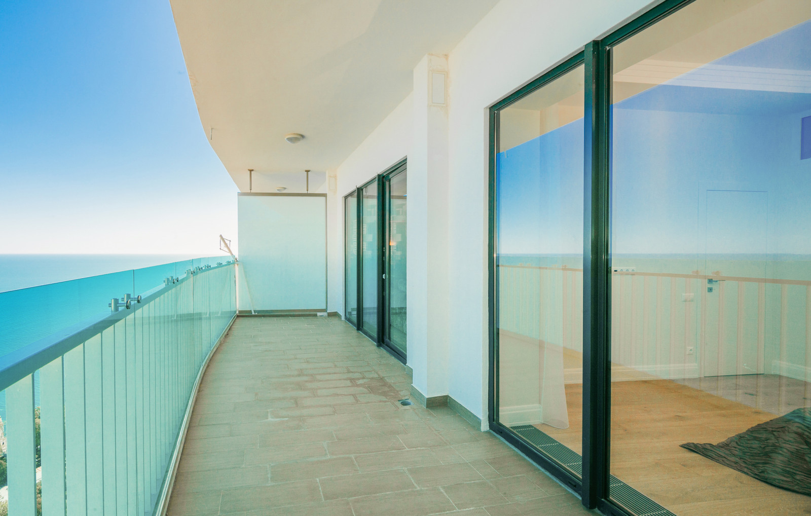 Обложка проекта: Апартаменты  ЖК "Актёр гэлакси" в современном морском стиле