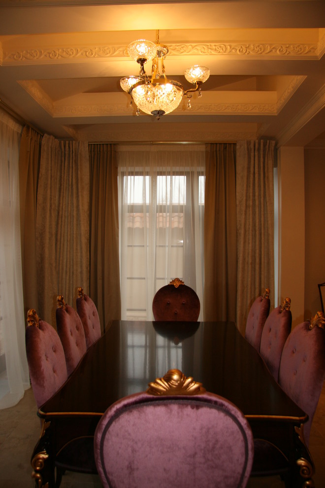 Классические шторы в загородный дом