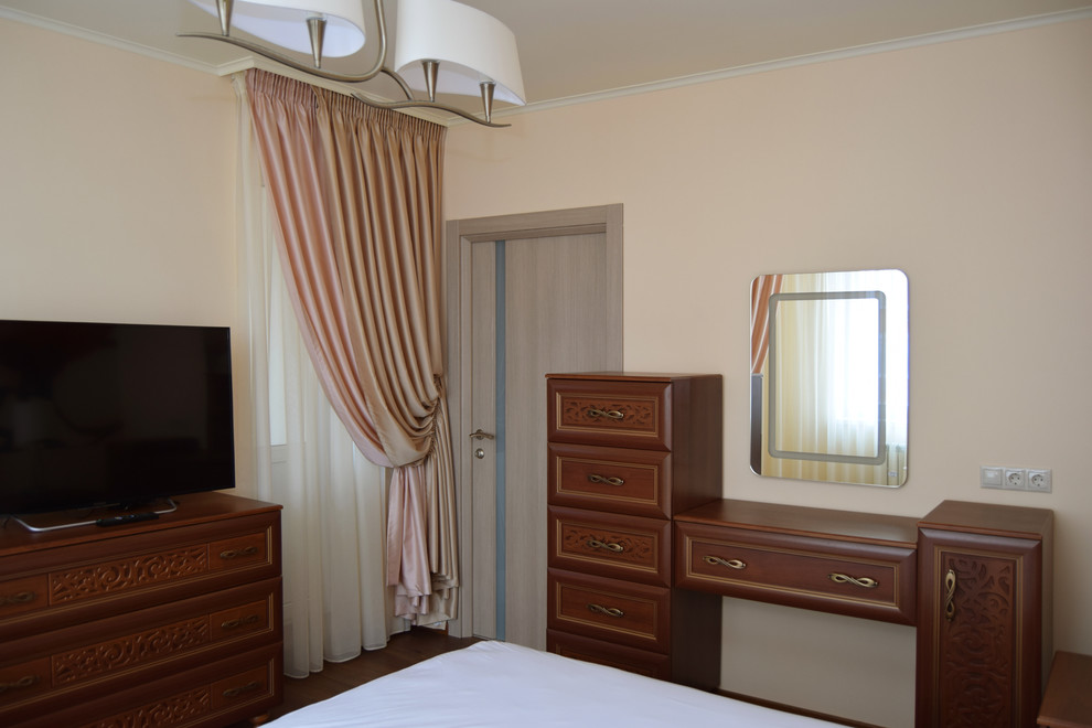 Трехкомнатная квартира для молодой девушки