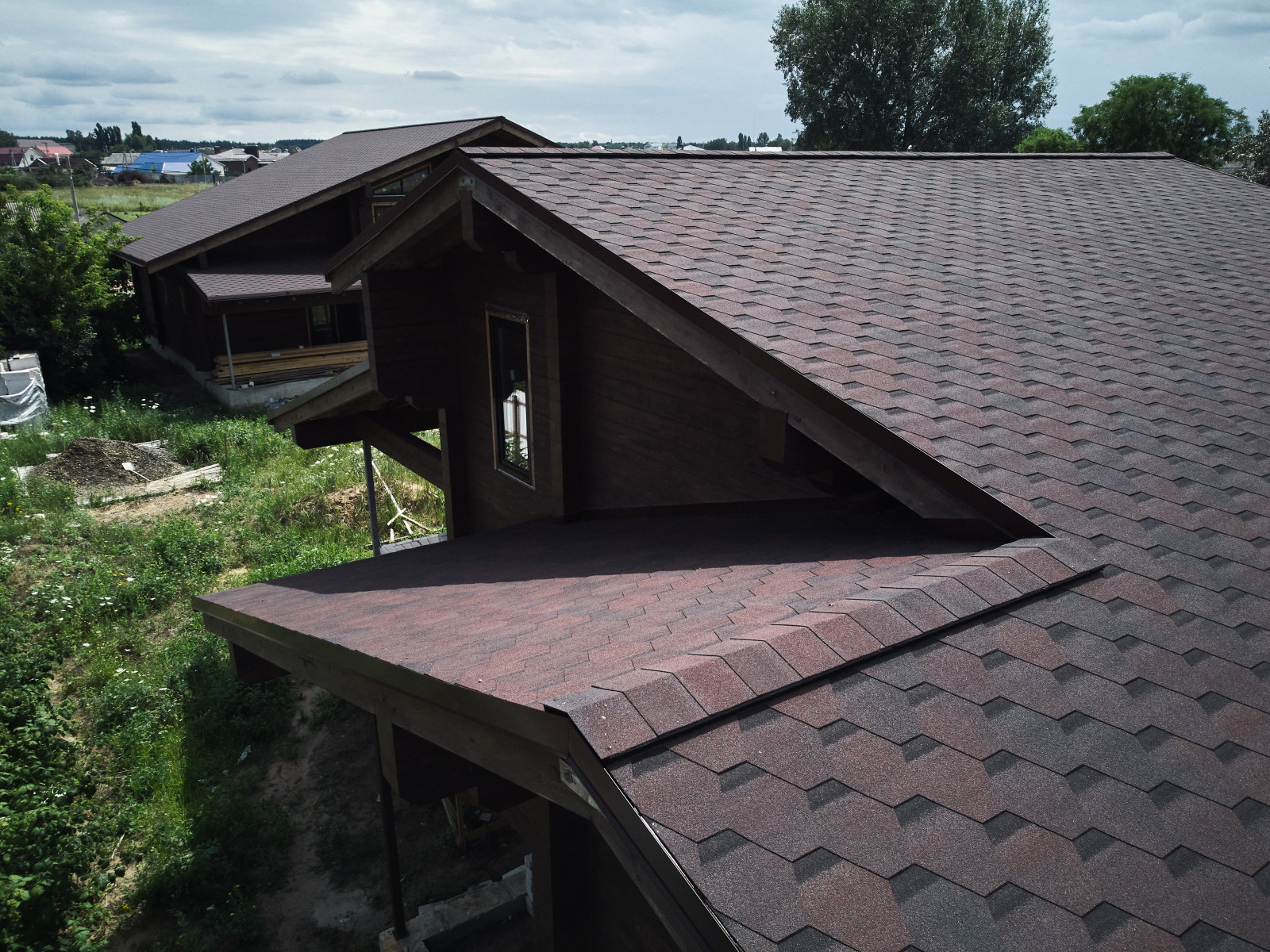 Кровля и мансардные окна: замер и расчёт, поставка и монтаж материалов.